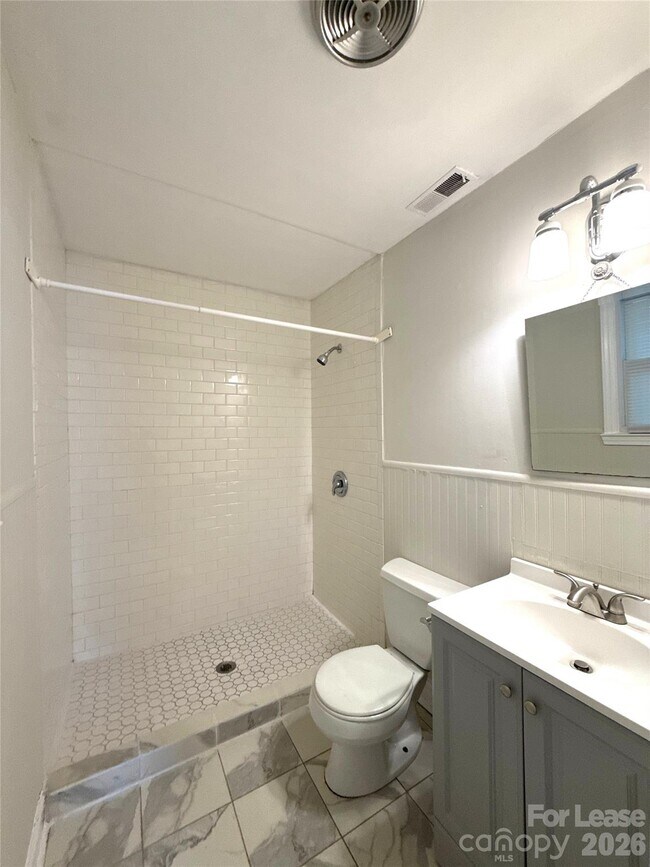 Building Photo - 5710 Charing Pl