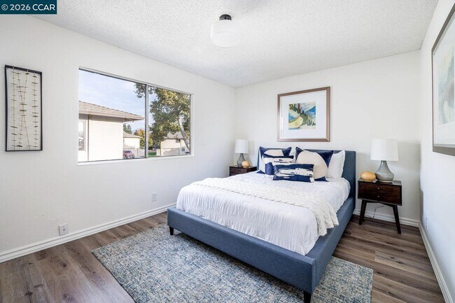 Building Photo - 1033 Mohr Ln