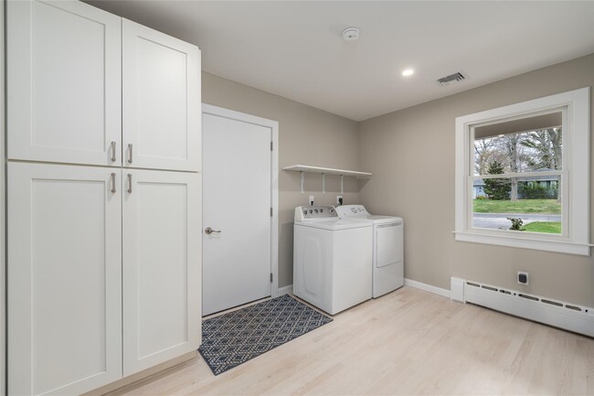 Building Photo - 1225 Westview Dr