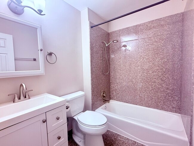 Building Photo - 1533 N Windsor Dr