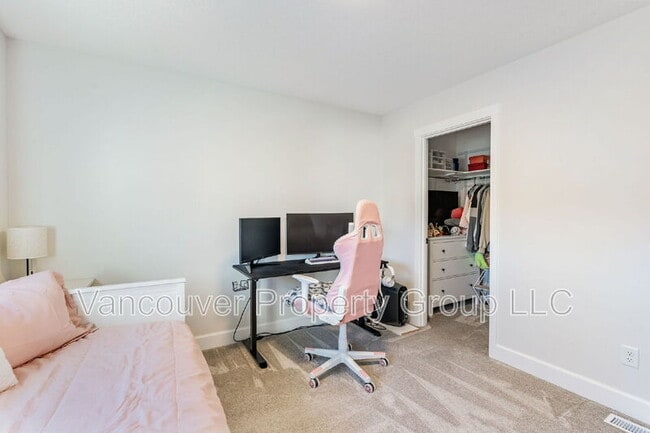 Building Photo - 746 SE 38th St