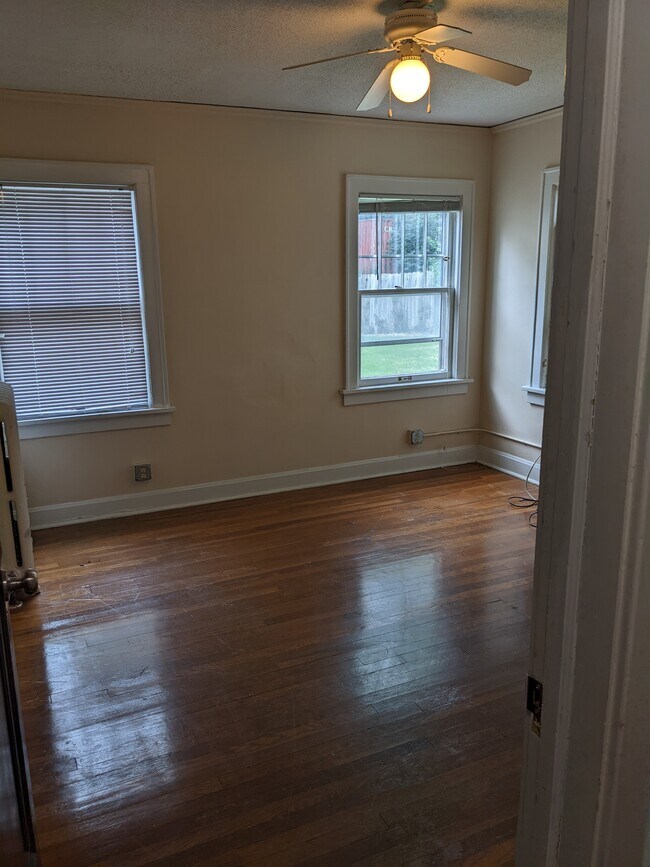 Building Photo - 1300 Rockhurst Rd