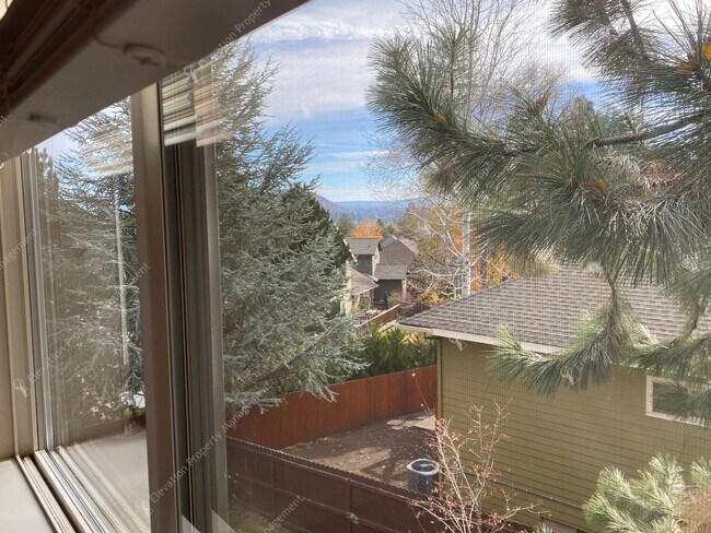 Building Photo - Light-Filled Awbrey Butte Retreat