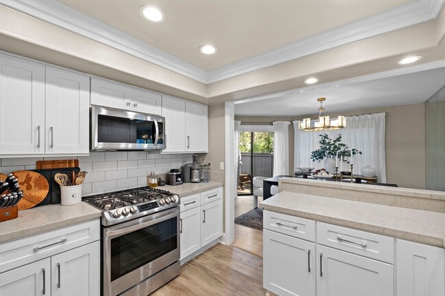 Building Photo - Charming Townhome in Turtle Rock