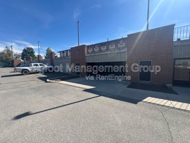 Building Photo - 1701 Prospect Ave