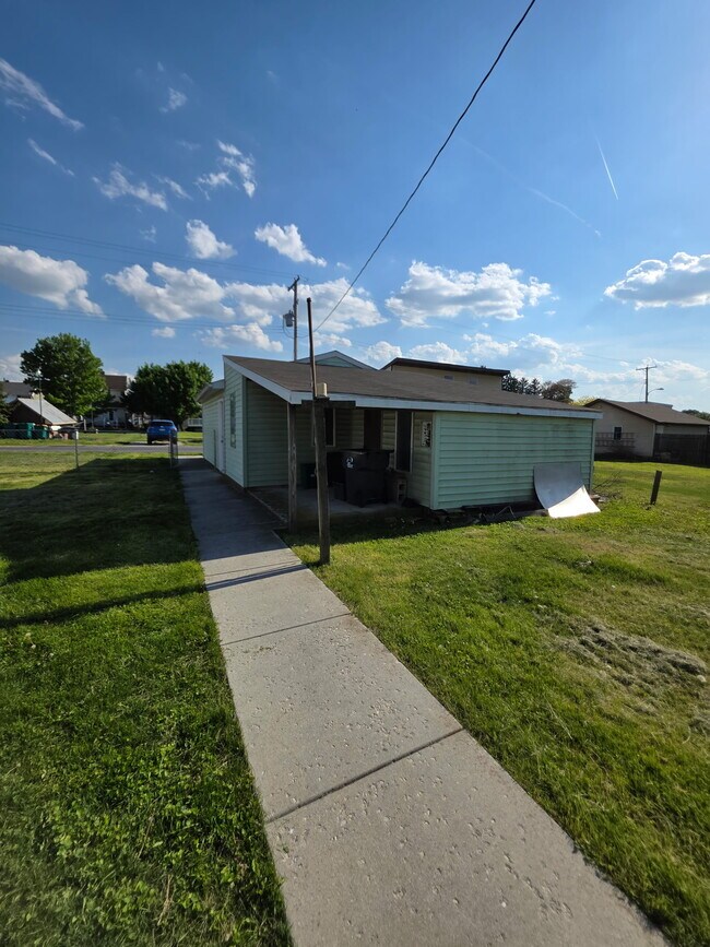 Building Photo - 116 Linden Ave