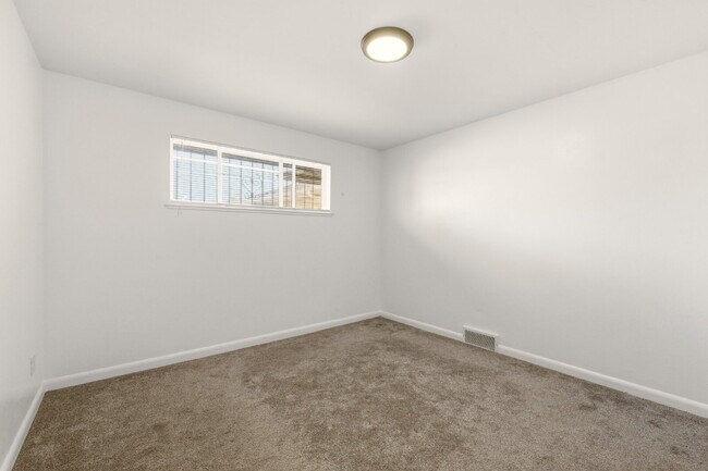 Building Photo - Charming 2 Bed 1 Bath in Park Hill!