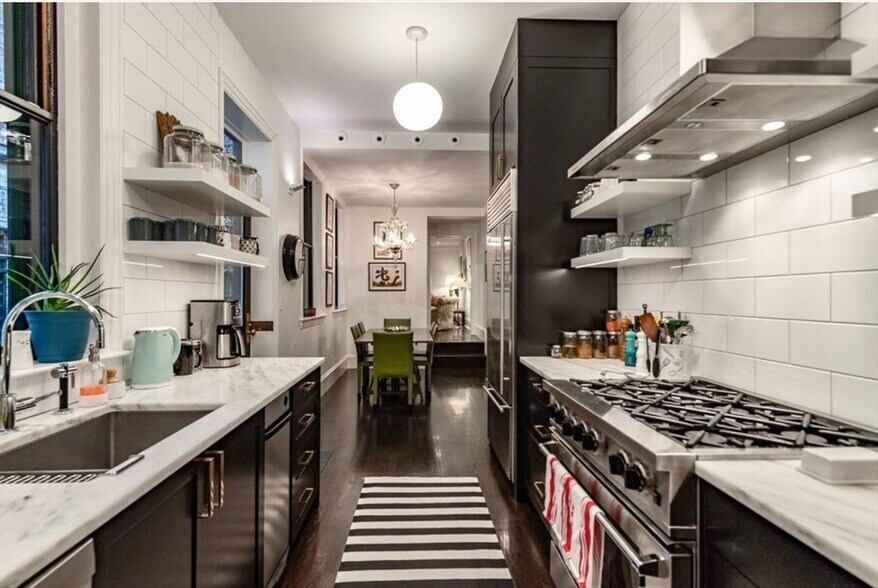 Building Photo - 22 Joy St