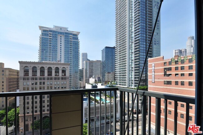Building Photo - 849 S Broadway