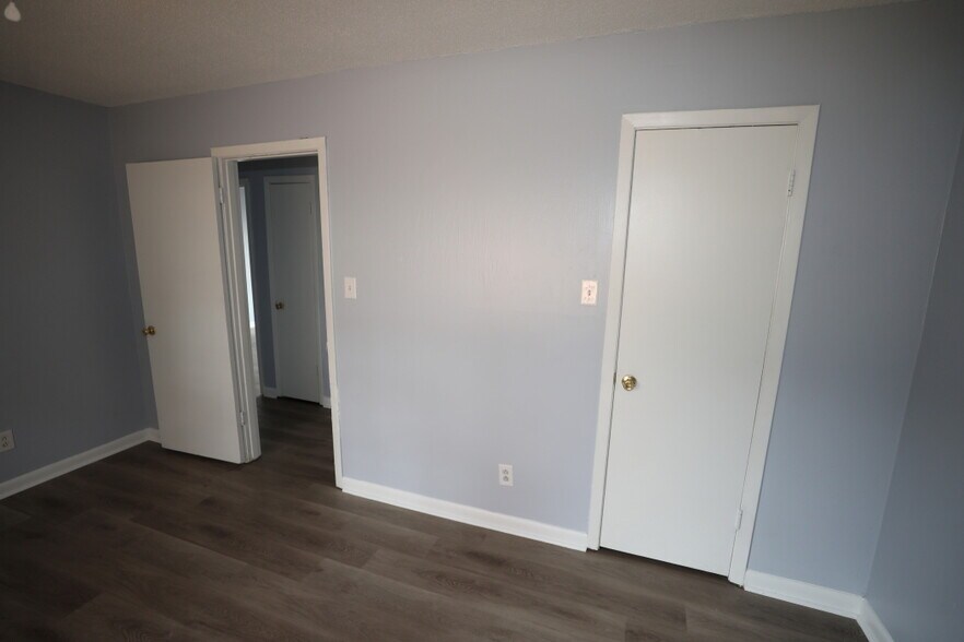 Building Photo - 1815 Paisley Ave