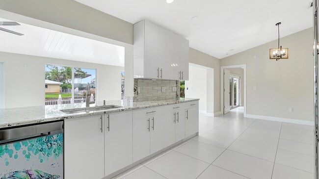 Building Photo - 1412 NE 53rd Ct