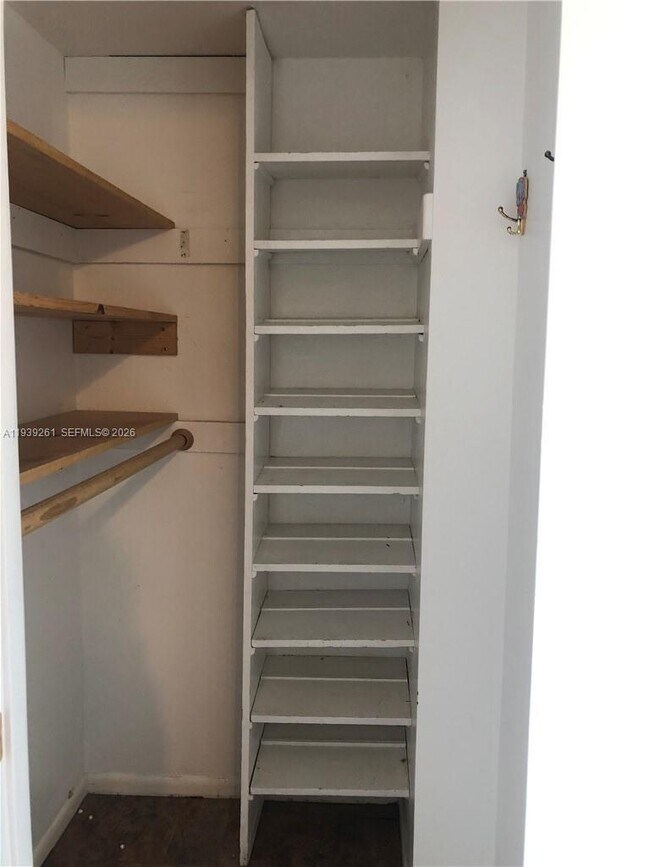 Building Photo - 1750 NE 191st St