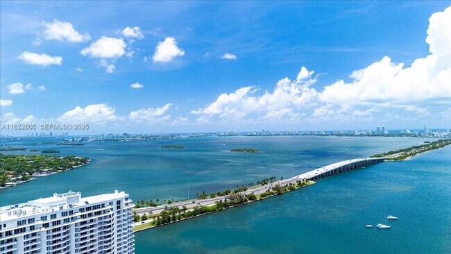 Building Photo - 501 NE 31st St