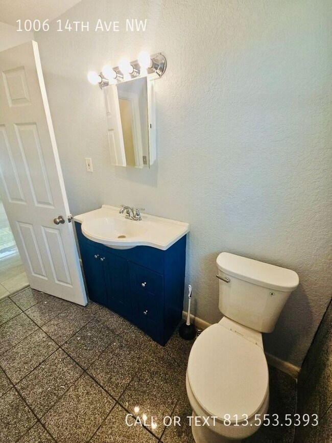 Building Photo - 1006 14th Ave NW