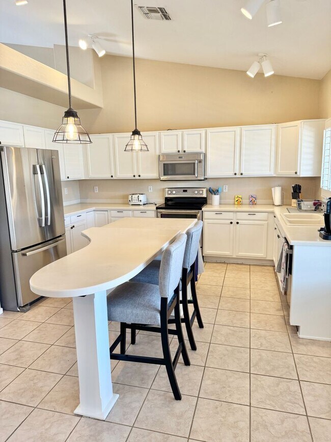 Building Photo - 3-6 Month Rental, Amazing Water Front Property With Private Pool!