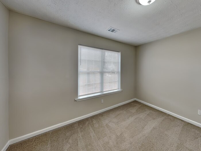 Building Photo - 488 Old Tree Dr