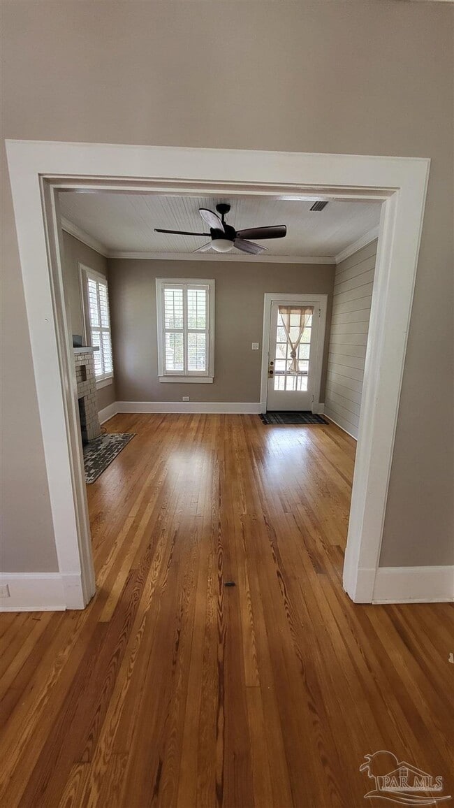 Building Photo - 1800 E Lloyd St