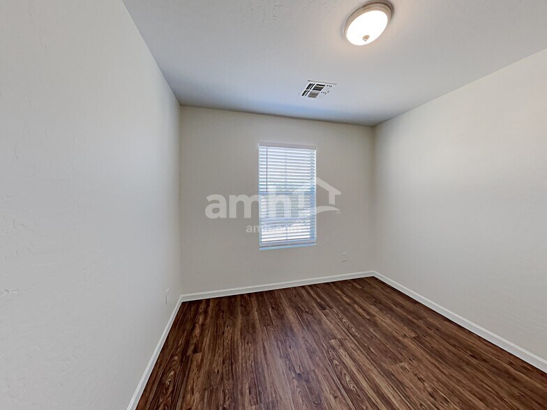Building Photo - 7008 S 38th Ln