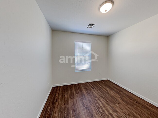 Building Photo - 7008 S 38th Ln