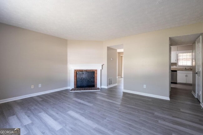 Building Photo - 580 Downing St