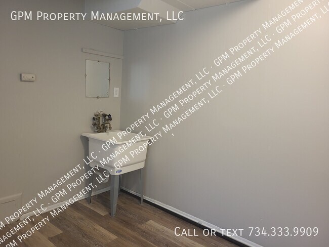 Building Photo - 4967 McKinley St