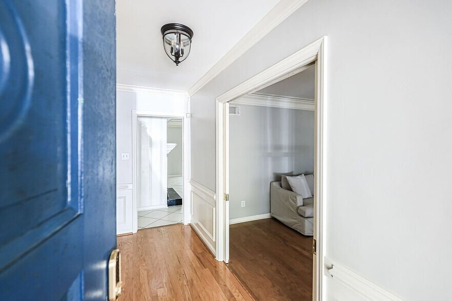 Building Photo - 5415 Speir St