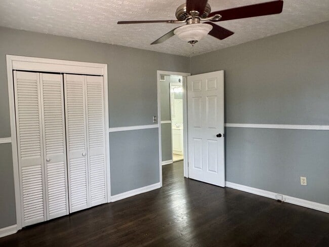 Building Photo - Convenient in Cobb!