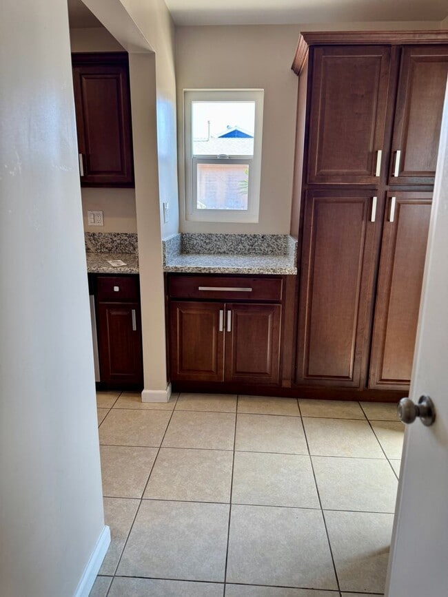 Building Photo - Beautiful House in Allied Gardens!