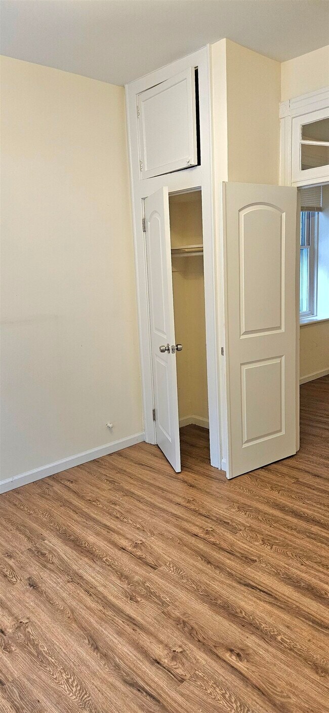 Building Photo - 327 Jackson St