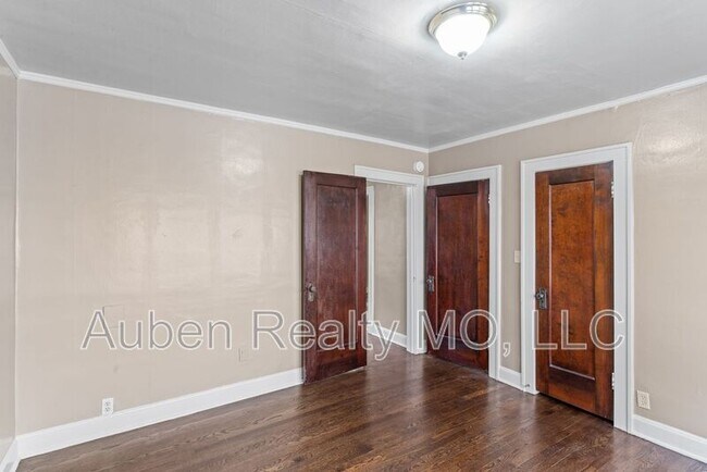 Building Photo - 5303 Charlotte St