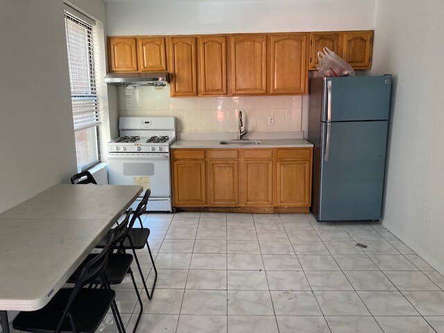 Building Photo - 808 57th St