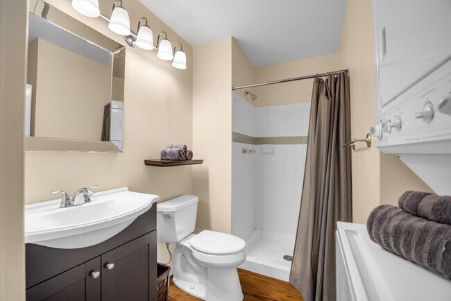 Building Photo - Fully Furnished 2BR/2BA Condo in Quiet North Kihei – Top Floor, Private Laundry, 2 Parking Stalls