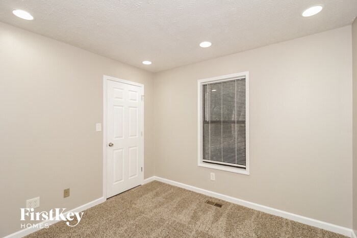 Building Photo - 5756 Lake Ct