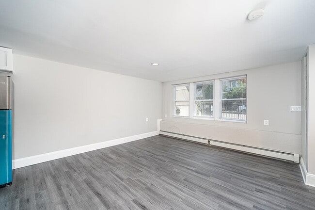 Building Photo - 213 Ogden Ave.