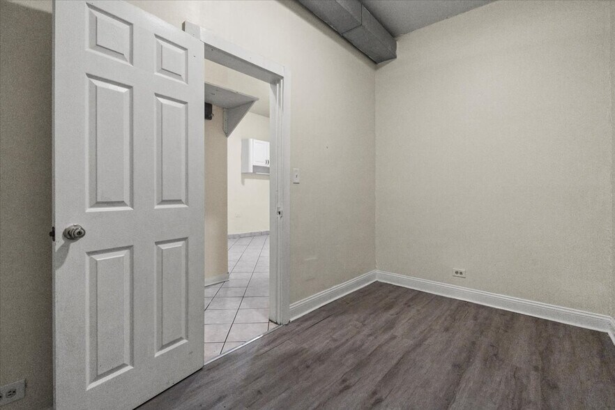 Building Photo - 4841 S Loomis Blvd