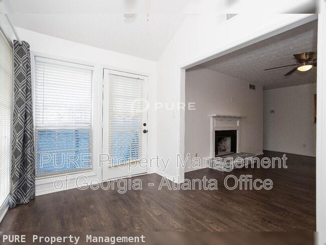 Building Photo - 2408 Country Park Dr