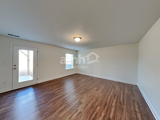 Building Photo - 156 Larragan Dr