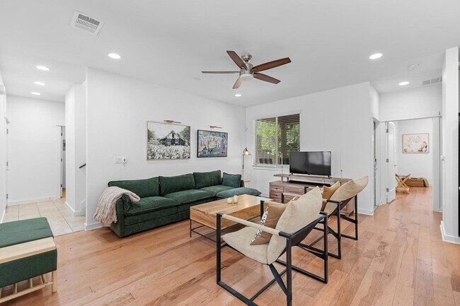 Building Photo - 4408 Banister Ln