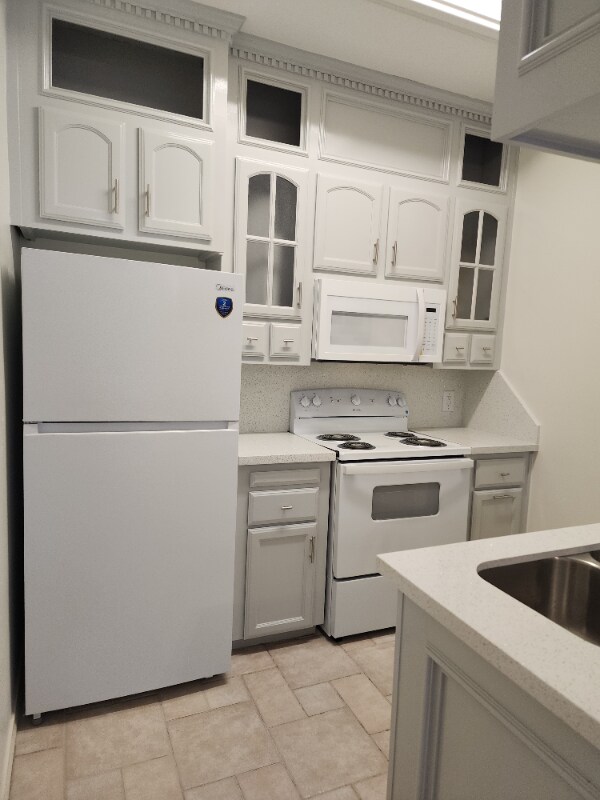 Building Photo - 600 Buena Vista Dr