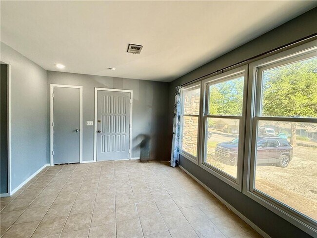 Building Photo - 20 Annette Ln