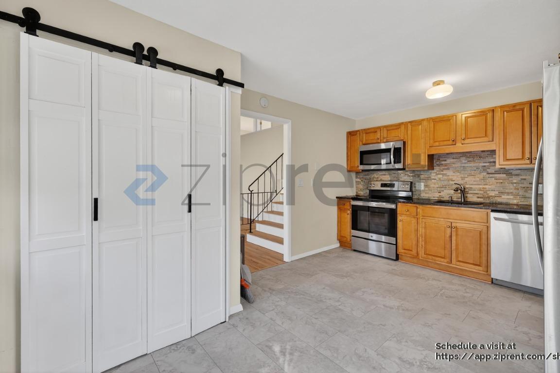 Building Photo - 68 Lyman Rd