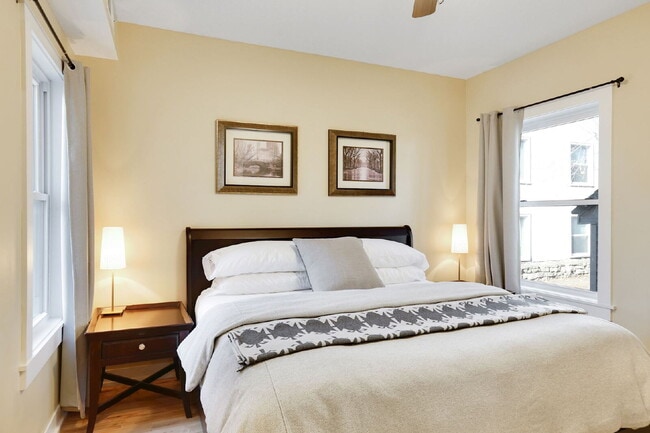 Building Photo - Charming 5-Bed Home with Hardwood Elegance in Minneapolis