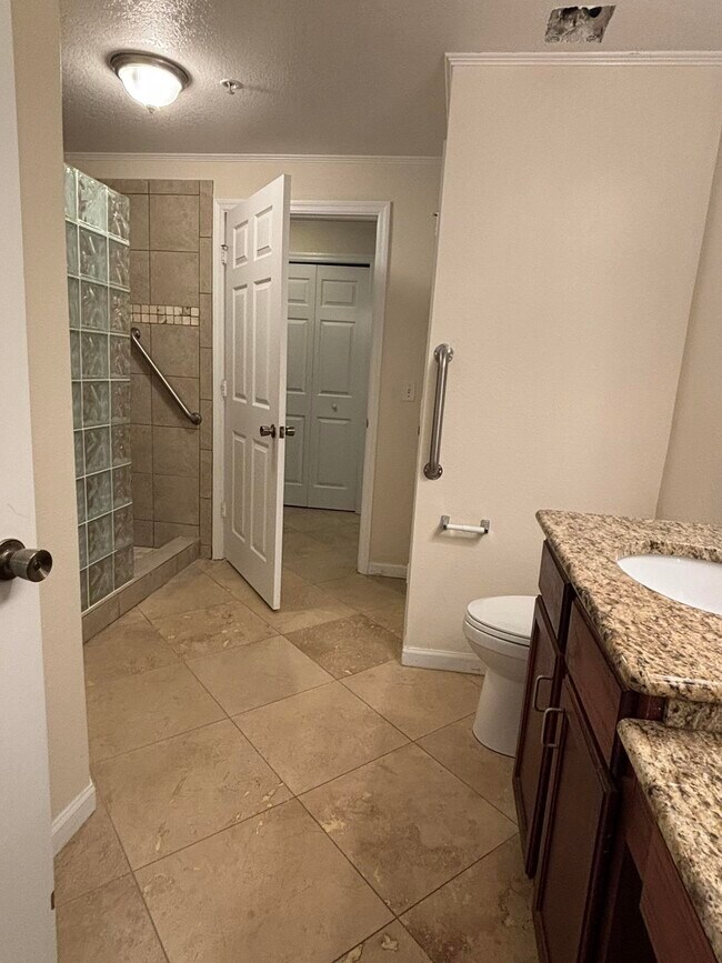 Building Photo - 2801 Chancellorsville Dr