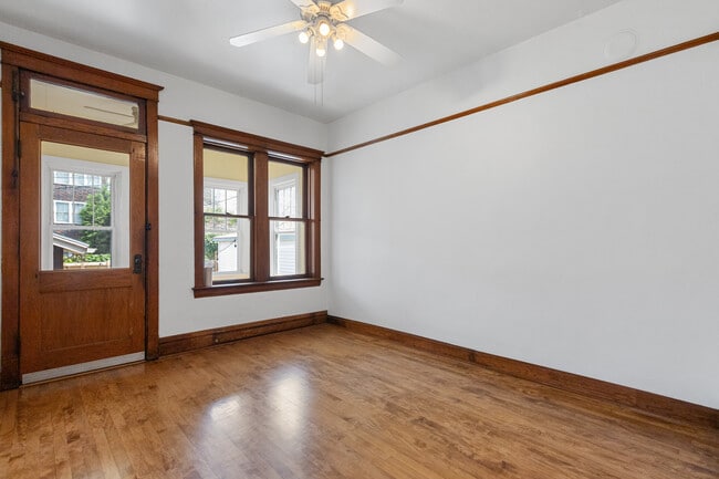 Building Photo - 928 W 32nd St