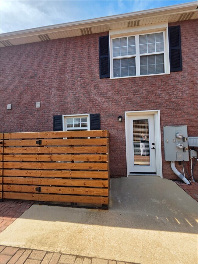 Building Photo - 2404 SE Jayel Terrace