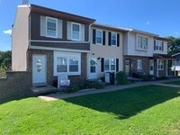 Building Photo - 2 Bedroom Townhouse in Penn Farms.