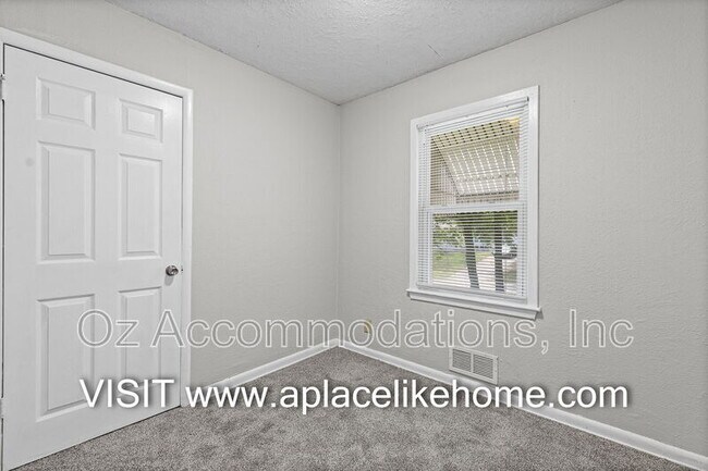 Building Photo - 9811 Marsh Ave