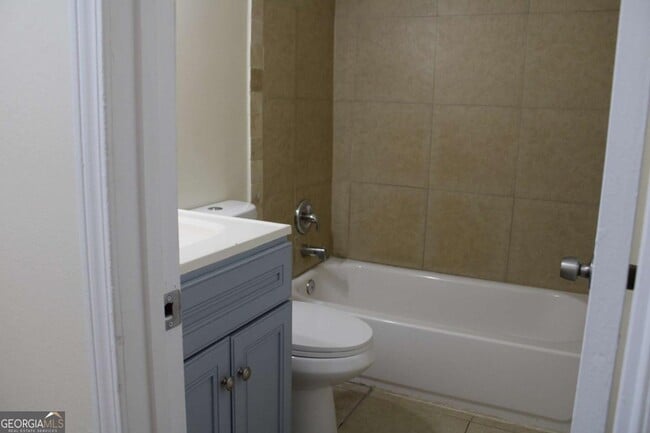 Building Photo - 135 Omega Dr