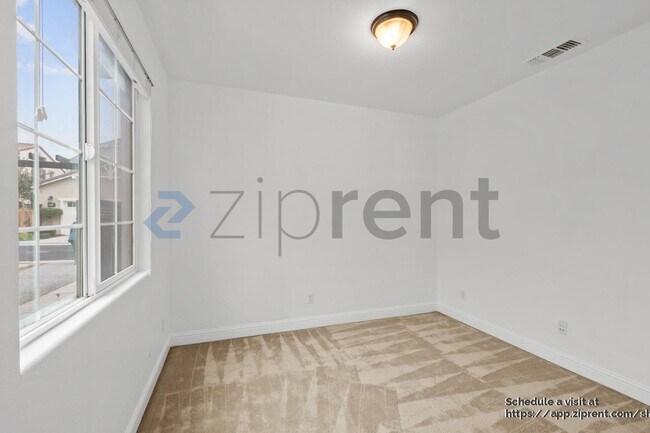 Building Photo - 1271 S Central Pkwy