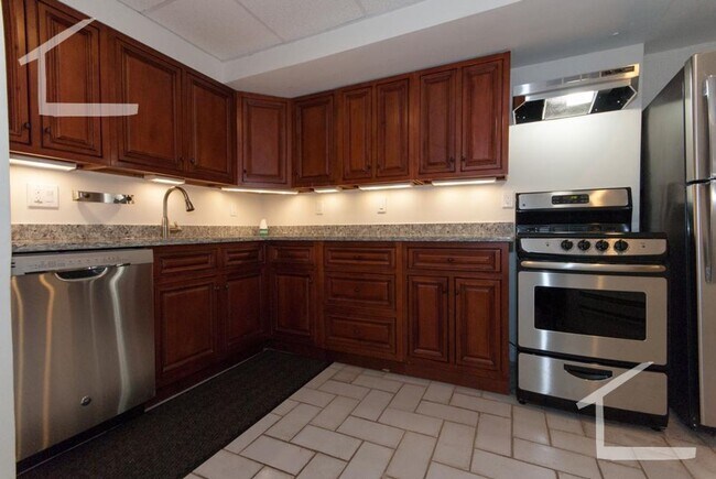 Building Photo - 35 Bentley St